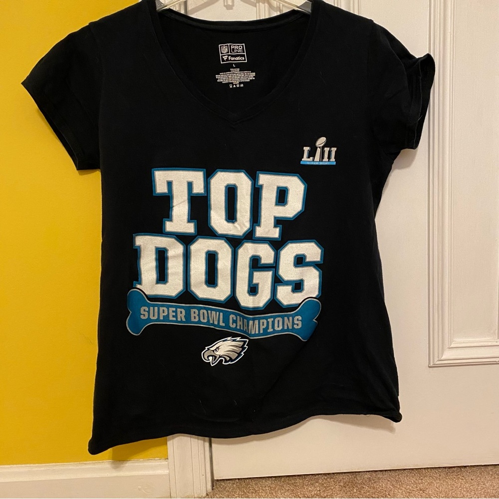Philadelphia Eagles Women’s V neck T-shirt